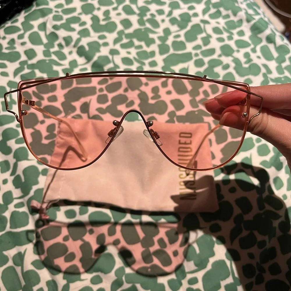 Missguided Pink Aviator Sunglasses with rose gold detailing - Picture 4 of 4